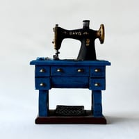 SEWING MACHINE ANTIQUE