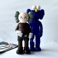 KAWS FIGURRS SET OF 2