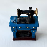 SEWING MACHINE ANTIQUE