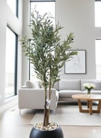 نبتة زيتون صناعية بارتفاع 140 سم في أصيص أسود أنيق