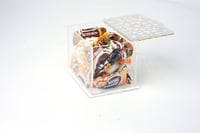 بوكس حلا صغير لتقديم الحلويات