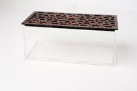 بوكس حلا أكريلك شفاف مع خشب