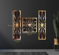 ساعة جدارية ذهبية