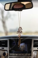 تعليقة سيارة حصان مع كسرة عود بالاسم - 11