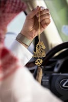 تعليقة سيارة حصان مع كسرة عود بالاسم - 11