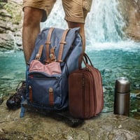 شنطة سفر جلدية مخصصة لادوات الزينة للرجال من بي ان...