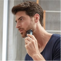 ماكينة حلاقة لحية من براون مع شفرة حلاقة جيليت فيو...