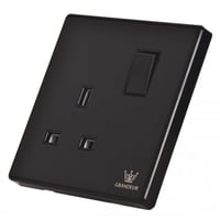 فيش 13 امبير بمفتاح اسود V90