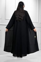 عباية دبل ياقة نصف كلوش منسوجة من قماش كريب الفاخر...
