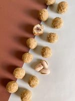 معمول التمر بتغطية الفستق