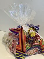 لوح خشبي بقماش رمضاني مع مجموعه ادواة مطبخ مع نصف...