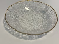 صينية اكريلك دائرية اطراف ذهبي 75 حبة كيلو ونص تمر...