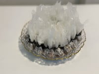 صينية اكريلك دائرية اطراف ذهبي 75 حبة كيلو ونص تمر...