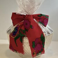 غضارة كيلو 50 حبة تمر سكري محشي ومغلف كل حبة