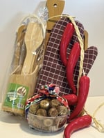 لوح خشبي بقماش رمضاني مع مجموعه ادواة مطبخ مع نصف...