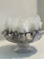 صينيه اكريلك شفاف بساق تمر سكري محشي ومغلف كل حبة...