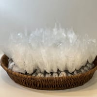 سلة50حبه تمر سكري محشي ومغلف كل حبة 12نوع حشوة