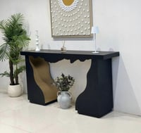 مدخل خشب لون أسود مع ذهبي