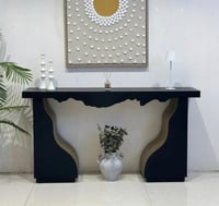 مدخل خشب لون أسود مع ذهبي