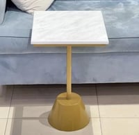 طاوله حديد ذهبي مربع