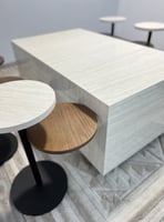 طقم طاولات مع 6 حبات خدمة