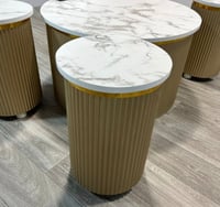 طقم طاولات مع 4 حبات خدمة