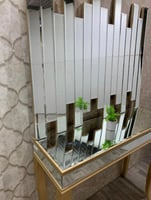 مدخل استقبال مع مراية لون ذهبي