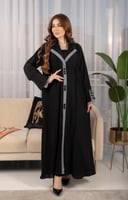 عباية بأزرار جانبية