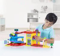 دولو كراج سيارات مع مسار دائري