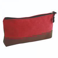 كلاس مقلمية أحمر وبني