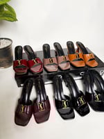 كعب سان لوران نسائي