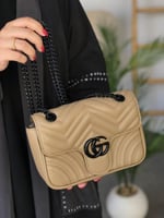 شنطة نسائية بتصميم أنيق