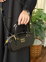 حقيبة نسائية صغيرة