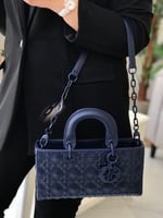 حقيبة نسائية كلاسيكية