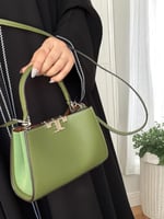 شنطة نسائية بتصميم راقي من توري بورش