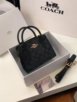 حقيبة يد كوتش