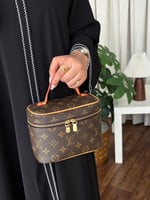 حقيبة LV ميك اب وعطور