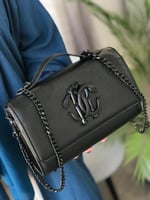 شنطة نسائية بتصميم مميز