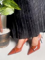 كعب نسائي سان لوران