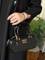 حقيبة نسائية صغيرة