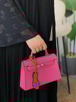 حقيبة نسائية مع تعليقة