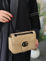 شنطة نسائية بتصميم أنيق