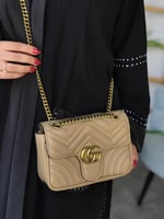 شنطة نسائية بتصميم أنيق