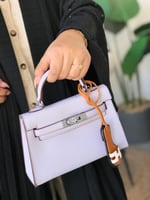 حقيبة نسائية مع تعليقة