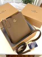 حقيبة كوتش باكيت نسائية