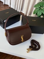 حقيبة نسائية صغيرة