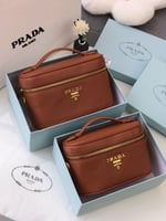 شنطة برادا صغيرة