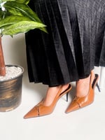 كعب نسائي سان لوران