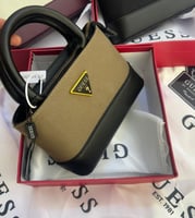 شنطة جيس | GUESS