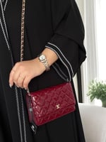عنابي معدن ذهبي